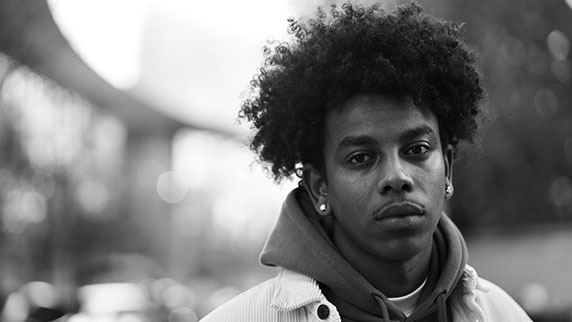 Budget archive Man in hoody