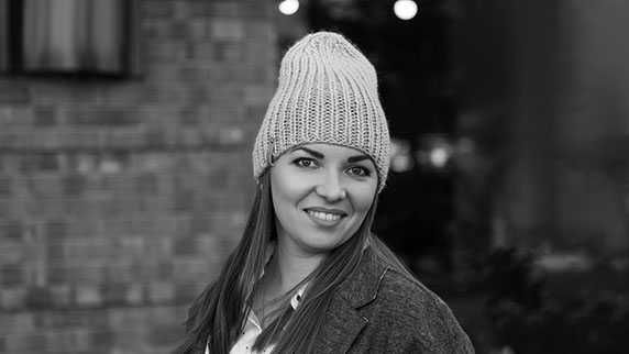 Lady wearing a beenie hat